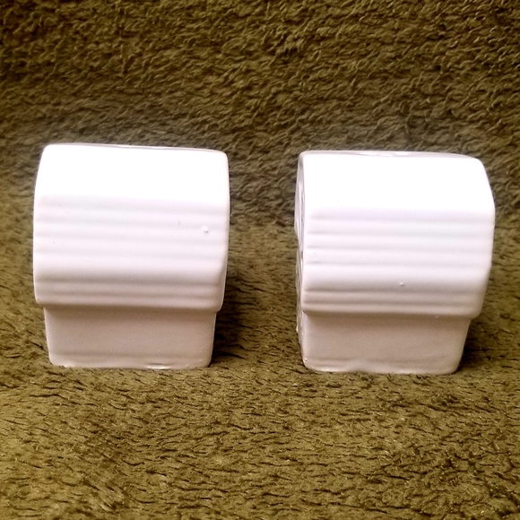 NIB, Cracker Barrel Salt & Pepper Shakers Set - Picture 4 of 8